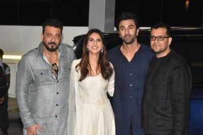 फिल्म 'शमशेरा' की रिलीज का जश्न रणबीर संग वाणी आई नज़र
