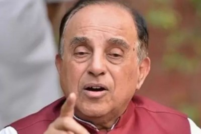 सुब्रमण्यम स्वामी का कांग्रेस पर तंज, 'चिकन खुद फ्राई होने आ गया'