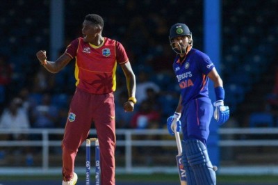 IND vs WI ODI: भारतीय बल्लेबाज-बारिश ने विंडीज की मुश्किल बढ़ाई, सिराज ने एक ओवर में खत्म किया मैच