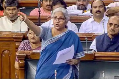 टैक्स चोरी मामले में चीन की मोबाइल कंपनियों पर हुई ये कार्रवाई, वित्तमंत्री ने सदन में दिया जवाब