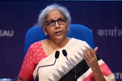 निर्मला सीतारमण बोलीं- इस साल जीडीपी 7.4% की दर से बढ़ेगी, मुफ्त उपहार बांटने वाले दलों को दी नसीहत