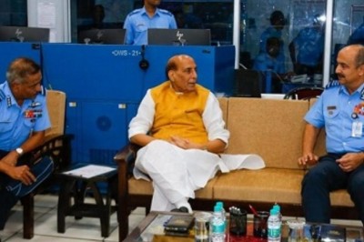 रक्षामंत्री ने वायुसेना के प्रमुख रडार स्टेशन का दौरा किया, IACCS के कामकाज का किया अवलोकन