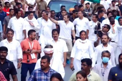 कांग्रेस की भारत जोड़ो यात्रा पहुंची मुलागुमूदु, राहुल गांधी के साथ दिखा जन सैलाब