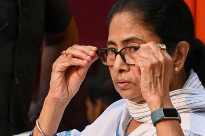 WB: ममता बनर्जी को बड़ा झटका, हाईकोर्ट ने 'दुआरे राशन' योजना को अवैध घोषित किया