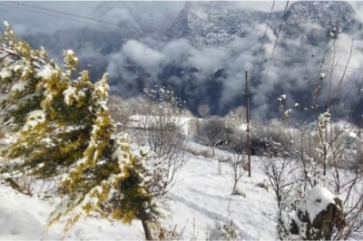 अगले 24 घंटे भारी बारिश का ऑरेंज अलर्ट, बदरीनाथ और हेमकुंड की ऊंची चोटियों पर बर्फबारी