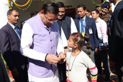 सीएम धामी ने दी दिवाली की शुभकामनाएं, अफसरों के साथ पौराणिक मंदिरों को संवारने के लिए की चर्चा