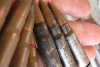 पाक सीमा पर तीन एके-47 समेत भारी मात्रा में हथियार बरामद, बीएसएफ को जीरो लाइन के पास मिला जखीरा