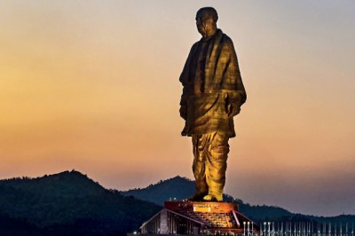 UP; मुख्यमंत्री योगी ने सरदार पटेल को दी श्रद्धांजलि, बोले- देश के लिए उनके योगदान को अनदेखी की गई