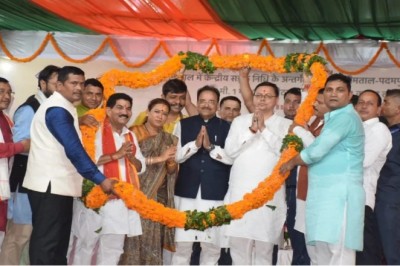 Haldwani: सीएम पुष्कर सिंह धामी ने किया एचएमटी फैक्टरी का निरीक्षण