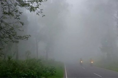 पश्चिमी यूपी में घने कोहरे ने बढ़ाई ठंड, अगले दो दिन और सताएगी सर्दी