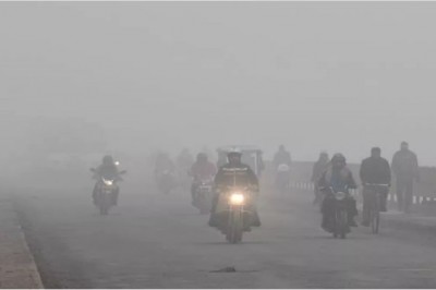 UP Weather: घने कोहरे से विजिबिलिटी हुई जीरो, यातायात प्रभावित