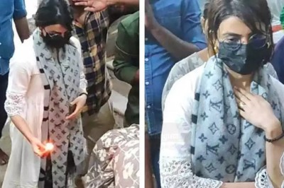 'शाकुंतलम' की रिलीज से पहले पलानी मुरुगन मंदिर पहुंचीं सामंथा, सिर झुकाए दिखीं अभिनेत्री