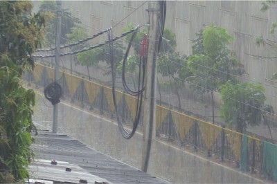 UP: मौसम विभाग ने जारी किया येलो अलर्ट, अगले 48 घंटे तक तेज आंधी और बारिश के आसार