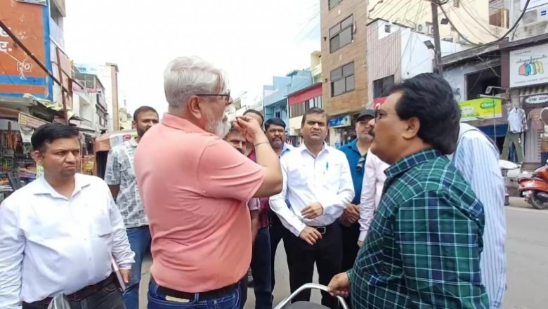 मेयर,नगर आयुक्त व सफाई निरीक्षक ने किया झंडाचौक पर होने वाले जलभराव का मौका मुआयना,जल्द होगा समस्या का समाधान
