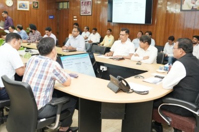 मुख्य सचिव श्री आनन्द बर्द्धन ने गुरूवार को सचिवालय में मसूरी में आधारभूत संरचनाओं एवं सुविधाओं में सुधार के सम्बन्ध में अधिकारियों के साथ ली बैठक