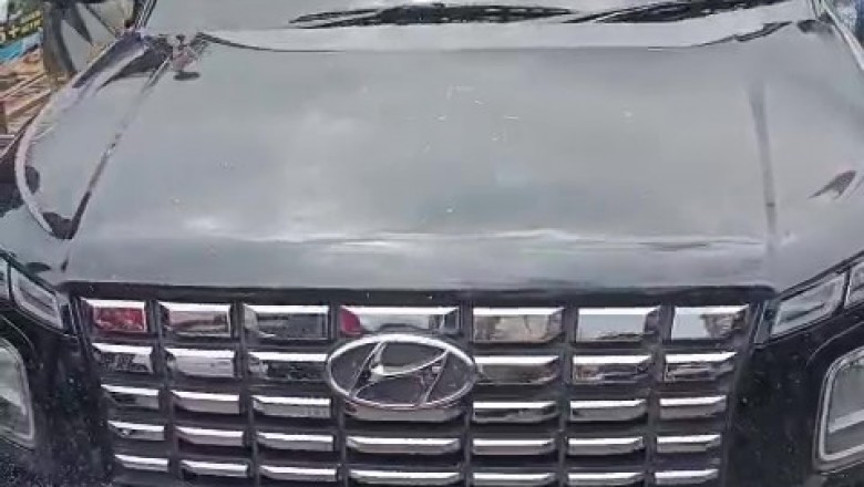 बिना नम्बर प्लेट की गाडी में हूटर बजाकर दबंगई दिखाने वाले की दून पुलिस ने उतारी खुमारी।