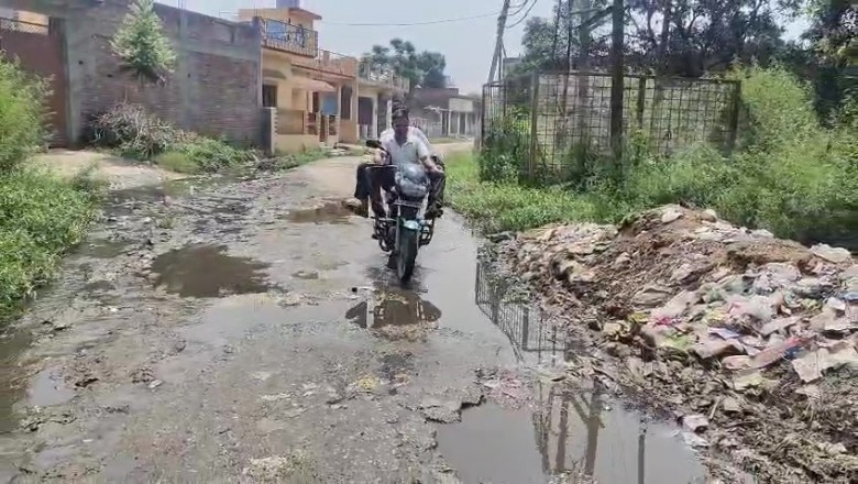विधानसभा ज्वालापुर क्षेत्र के पंचपुरी गढ़मीरपुर के मुख्य मार्ग की हालत गंभीर