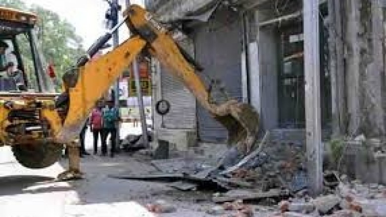 लक्सर नगर पालिका नगर से हटाया अतिक्रमण