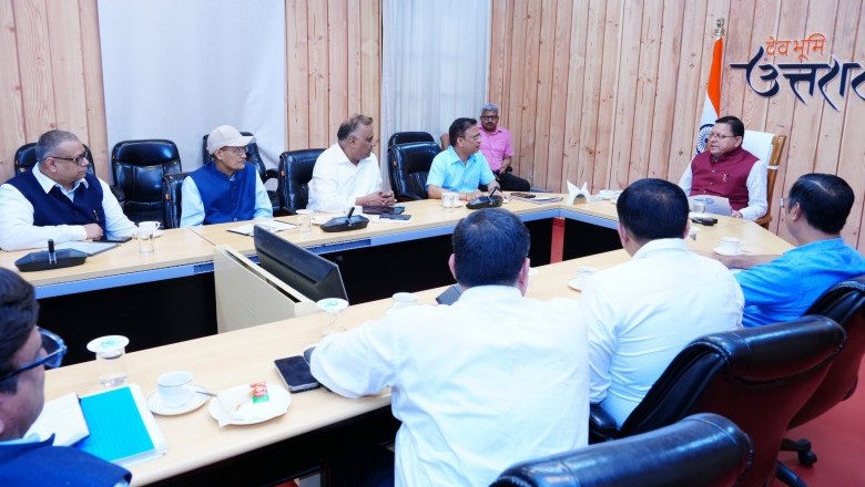 मुख्यमंत्री श्री पुष्कर सिंह धामी ने उच्च स्तरीय बैठक के दौरान अधिकारियों को निर्देश दिये