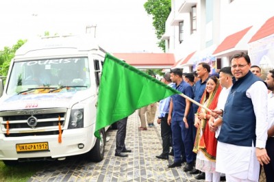 मुख्यमंत्री ने टनकपुर से कैलाश मानसरोवर यात्रा के पहले दल को  हरी झंडी दिखाकर किया रवाना