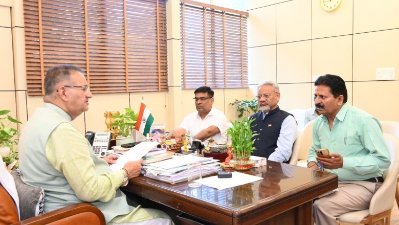 बाढ़ सुरक्षा और जल निकासी योजनाओं को त्वरित गति से पूर्ण करे सिंचाई विभाग: काबीना मंत्री गणेश जोशी