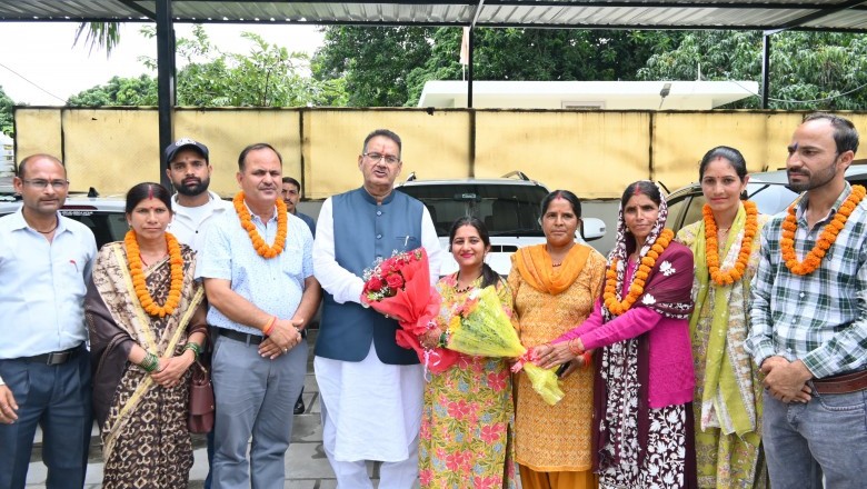 कैबिनेट मंत्री गणेश जोशी से मिले त्रिस्तरीय पंचायत चुनावों में विजयी जनप्रतिनिधि