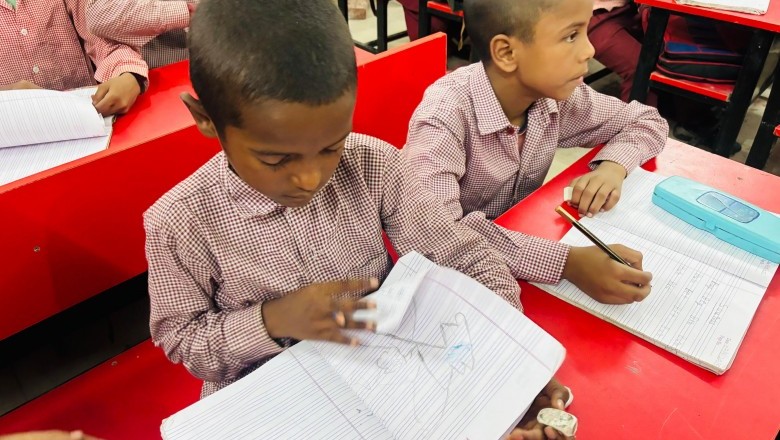 कूड़े, कटौरे से कलम की ओर लौटा बचपन;  आखर ज्ञान से कम्प्यूटर; संगीत; योग तक