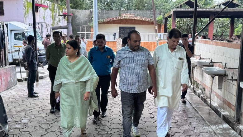 नगर आयुक्त ने किया शमशान घाट में व्यवस्था व विघुत शवदाग्रह का निरीक्षण