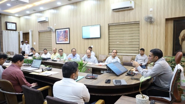 स्कूलों में बच्चे पढ़ेंगे महापुरुषों की जीवनी, बच्चों को पढ़ाई के साथ कौशल विकास की शिक्षा देने का भी किया जा रहा है प्रयास