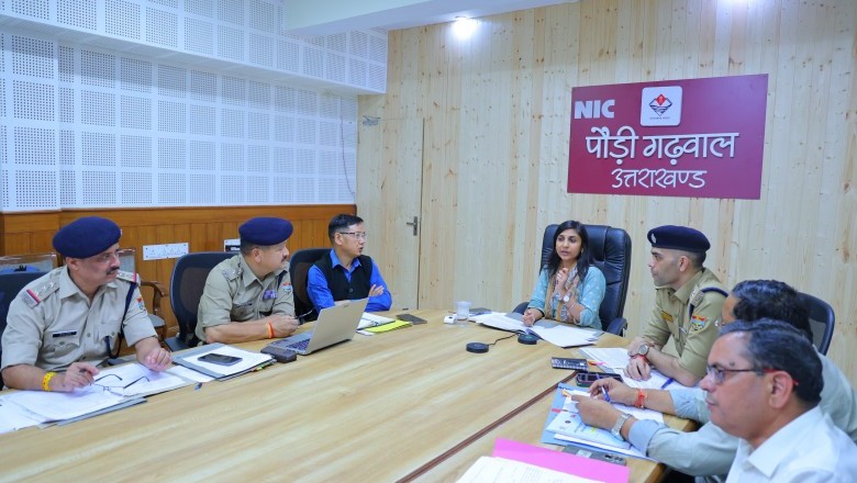 छात्रों को नशा मुक्ति की शपथ दिलाने, पाठ्यक्रम में नशे के दुष्प्रभावों पर आधारित विषय शामिल करने और बच्चों को जागरूक करने पर दिया जोर