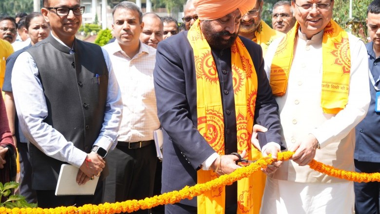 राज्यपाल लेफ्टिनेंट जनरल गुरमीत सिंह (से नि) और मुख्यमंत्री श्री पुष्कर सिंह धामी ने सोमवार को राजभवन परिसर में ‘‘भगीरथ उद्यान’’ का किया उद्घाटन