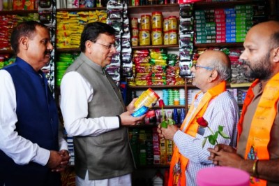 मुख्यमंत्री श्री पुष्कर सिंह धामी ने किया बाजार भ्रमण