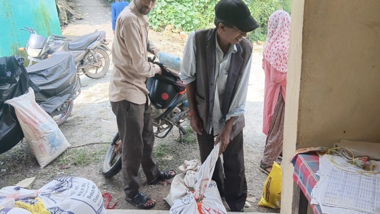 राहतः डीएम के प्रयासों से आपदाग्रस्त सुदूरवर्ती गांव फूलेत, छमरौली व किमाड़ी पहुंचा खाद्यान्न