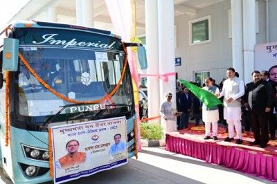 मुख्यमंत्री श्री पुष्कर सिंह धामी ने टॉपर छात्र – छात्राओं के दल को  "भारत दर्शन शैक्षिक भ्रमण" पर रवाना किया