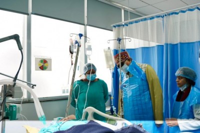 महाराज ने एम्स पहुंचकर गुलदार के हमले में घायल कंचन देवी का हालचाल जाना