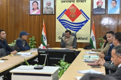 मुख्य सचिव श्री आनन्द बर्द्धन ने  उच्चाधिकारियों के साथ की बैठक