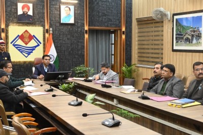 जिलाधिकारी ने  अधिकारियों को निर्देशित किया