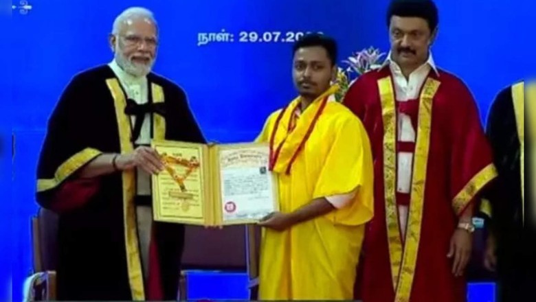 PM Modi: अन्ना विवि के दीक्षांत समारोह में शामिल हुए पीएम मोदी, साथ में तमिलनाडु के सीएम स्टालिन भी मौजूद