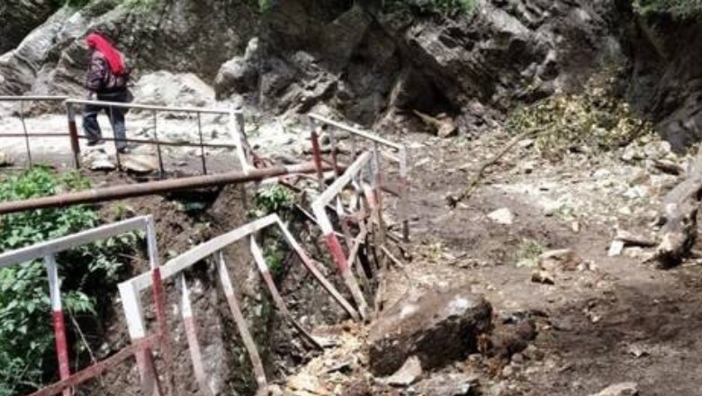 Chardham yatra 2022: यमुनोत्री धाम की यात्रा तीसरे दिन भी रुकी, जगह-जगह फंसे तीर्थयात्री