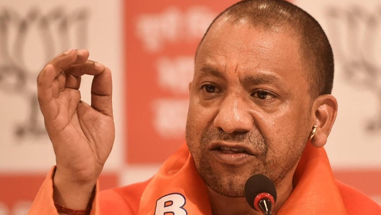 यूपी में 12 आईएएस अफसरों के तबादले, गृह विभाग में विशेष सचिव बने विवेक