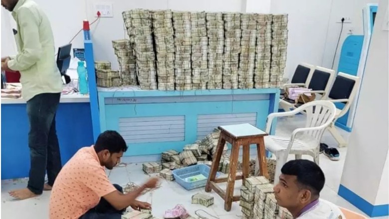 महाराष्ट्र में भी मिला नोटों का पहाड़, 56 करोड़ रुपये नकद गिनने में लगे 13 घंटे
