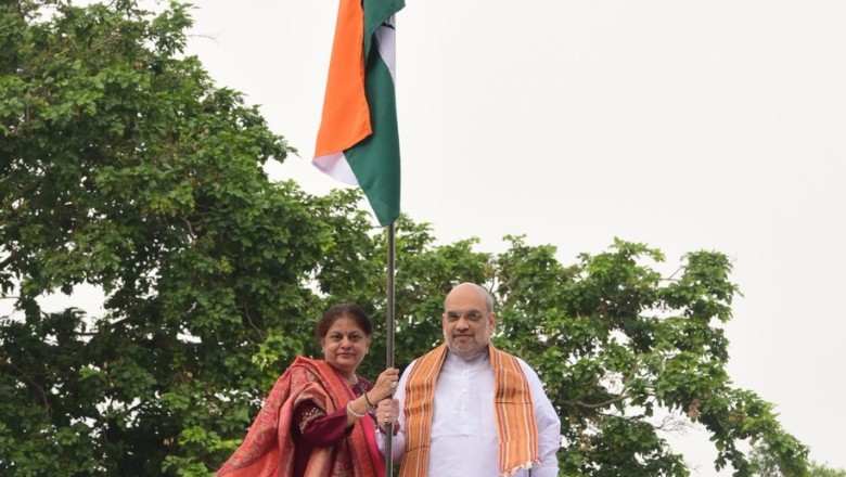 Har Ghar Tiranga: गृह मंत्री शाह ने पत्नी के साथ फहराया राष्ट्रध्वज, ITBP ने लद्दाख में दी तिरंगे को सलामी