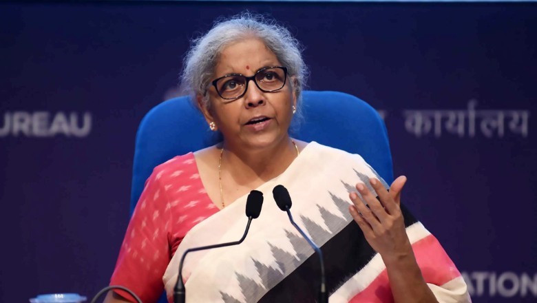 निर्मला सीतारमण बोलीं- इस साल जीडीपी 7.4% की दर से बढ़ेगी, मुफ्त उपहार बांटने वाले दलों को दी नसीहत