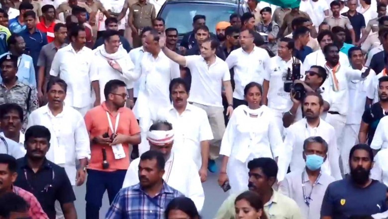 कांग्रेस की भारत जोड़ो यात्रा पहुंची मुलागुमूदु, राहुल गांधी के साथ दिखा जन सैलाब