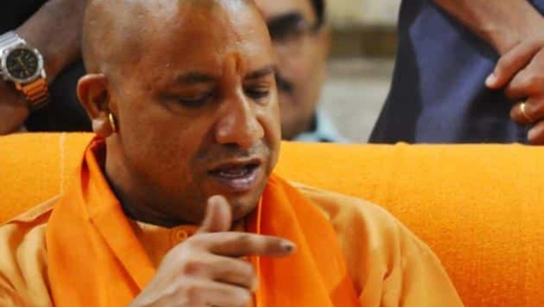 सीएम योगी ने आबकारी सिपाहियों के पद पर चयनित अभ्यर्थियों को दिया नियुक्ति पत्र