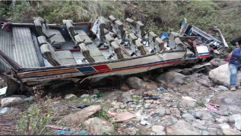 Uttarakhand Accident: पौड़ी के बीरोंखाल में बरातियों से भरी बस खाई में गिरी, 25 लोगों की मौत, 21 घायल