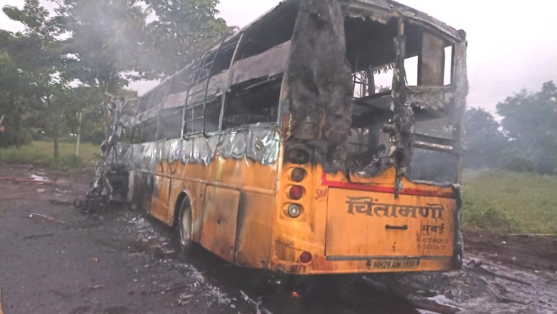 नासिक में भीषण सड़क हादसा, ट्रक से टक्कर के बाद आग का गोला बनी बस, बच्चे समेत 11 की मौत
