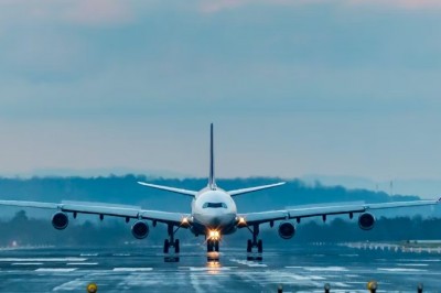 रूस के मॉस्को से दिल्ली आ रही फ्लाइट में मिली बम की सूचना, विमान की जांच जारी