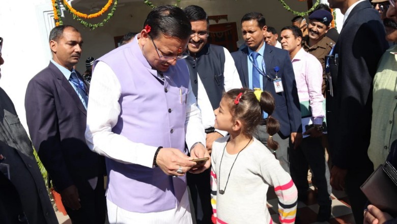 सीएम धामी ने दी दिवाली की शुभकामनाएं, अफसरों के साथ पौराणिक मंदिरों को संवारने के लिए की चर्चा