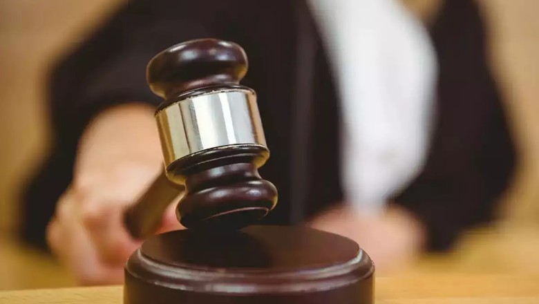 Mumbai: कोर्ट ने सीमा शुल्क चोरी मामले में दो अफसरों समेत तीन को दोषी ठहराया, 5.50 करोड़ रु. का जुर्माना लगाया